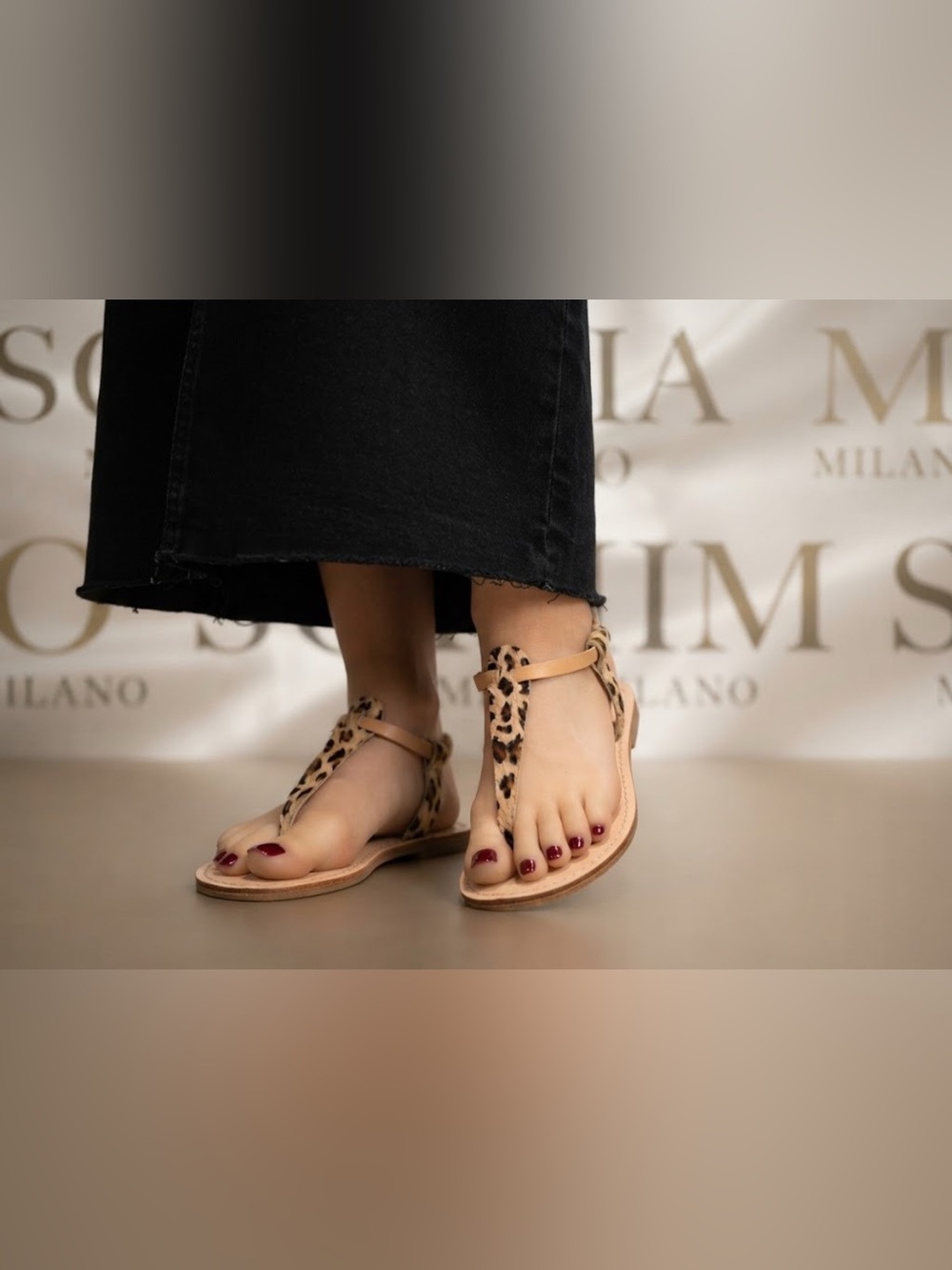 Authentic Sophia Milano leopard leather thong flat designer sandals sz 9